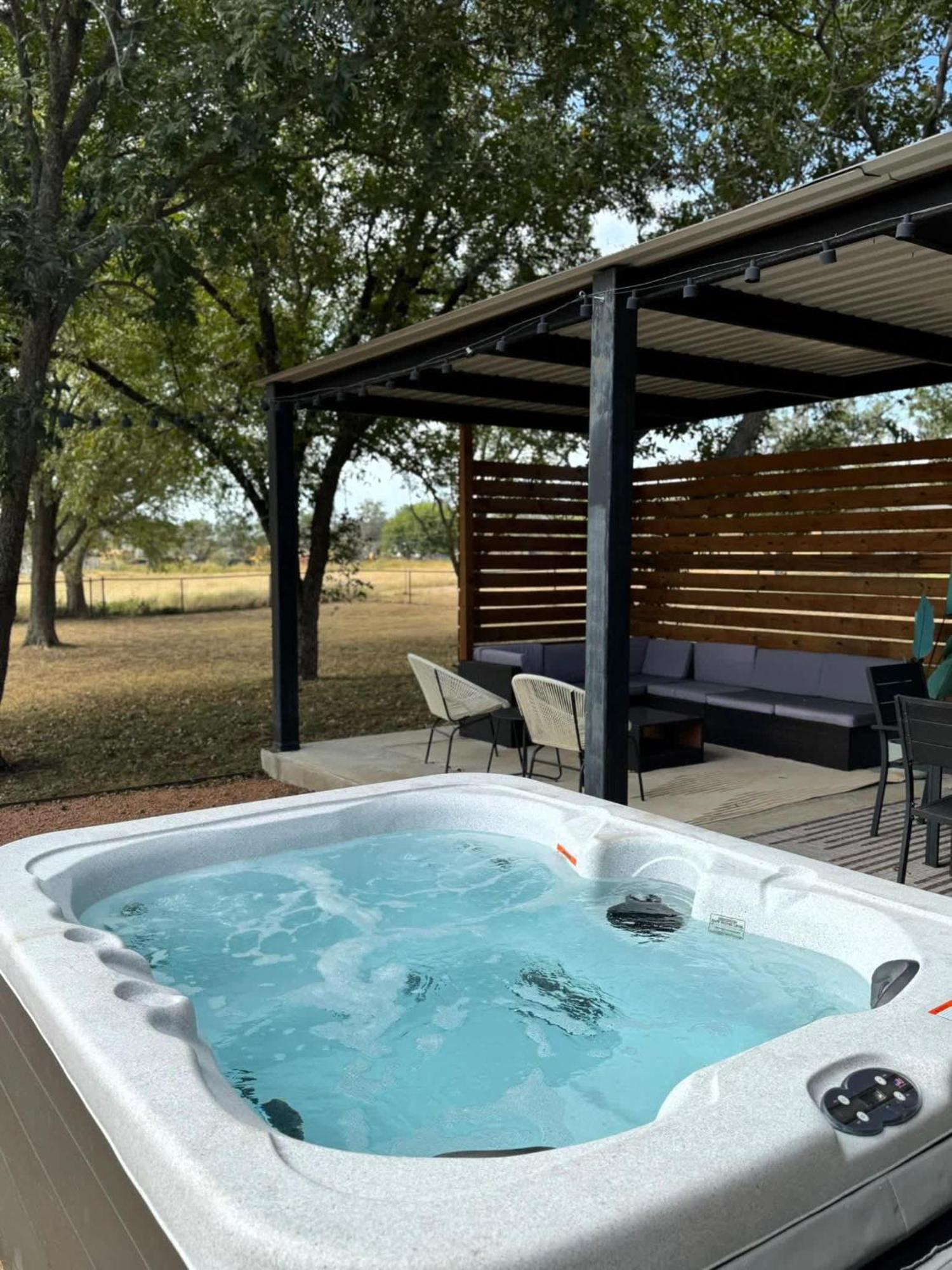 Container Haus Pet Friendly With Cowboy Pool Fredericksburg Exterior foto
