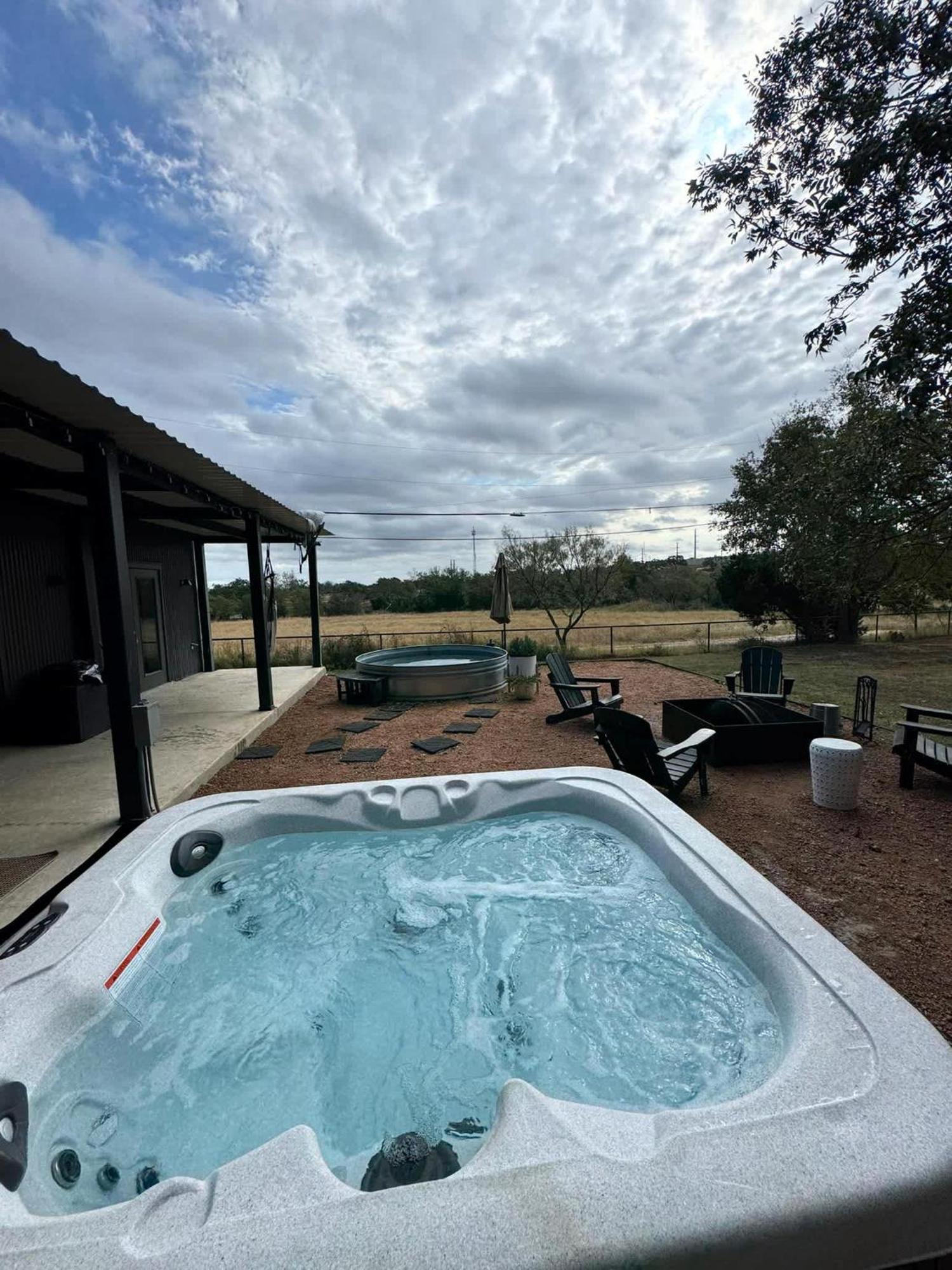 Container Haus Pet Friendly With Cowboy Pool Fredericksburg Exterior foto