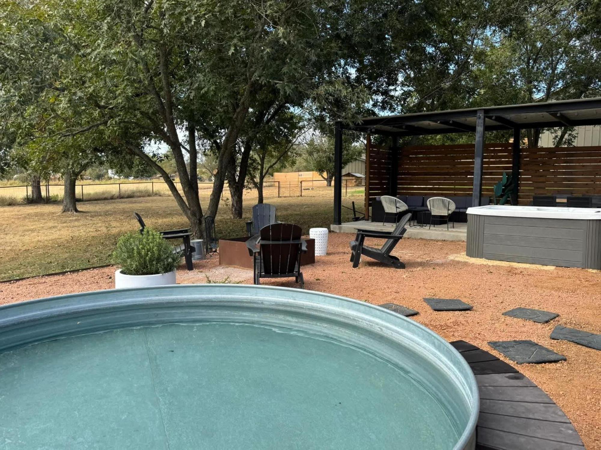 Container Haus Pet Friendly With Cowboy Pool Fredericksburg Exterior foto